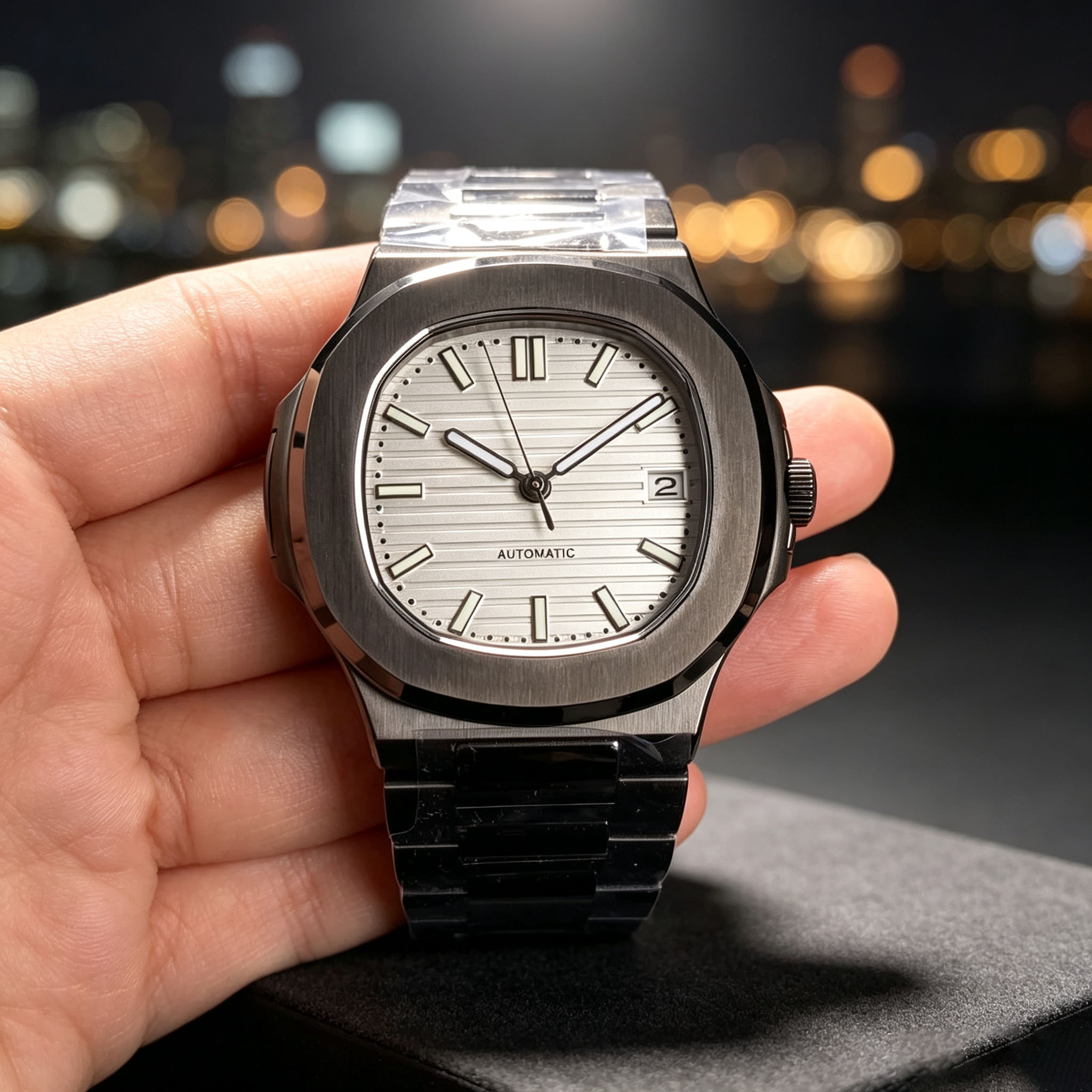 ساعة أوتوماتيكية للرجال بطلاء  - مراجعة Patek Philippe Watch Nautilus وسعره